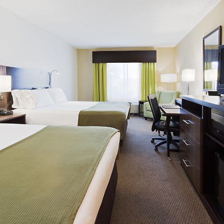 Holiday Inn Express And Suites Tampa I-75 At Bruce B. Downs By Ihg מראה חיצוני תמונה