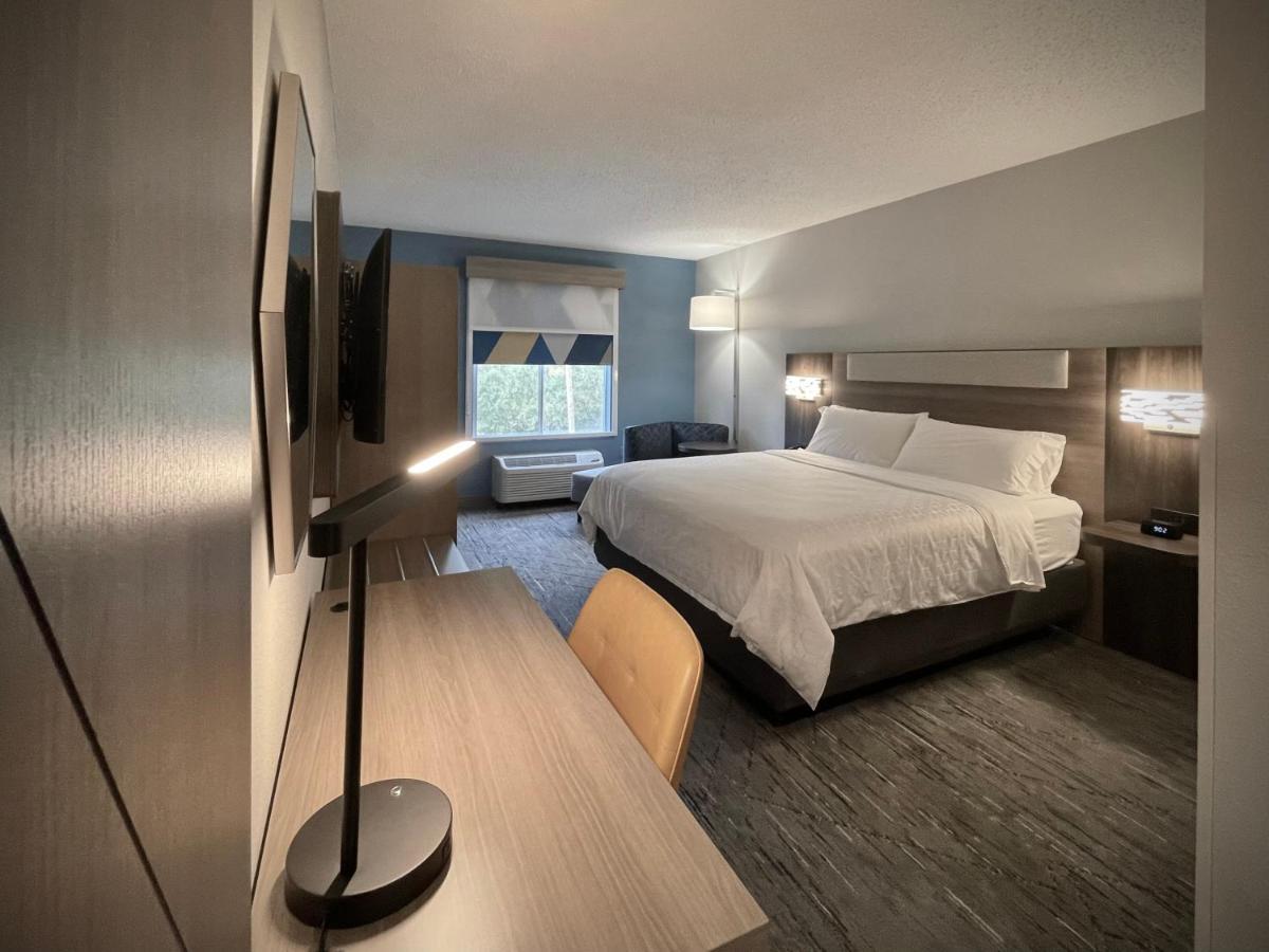 Holiday Inn Express And Suites Tampa I-75 At Bruce B. Downs By Ihg מראה חיצוני תמונה