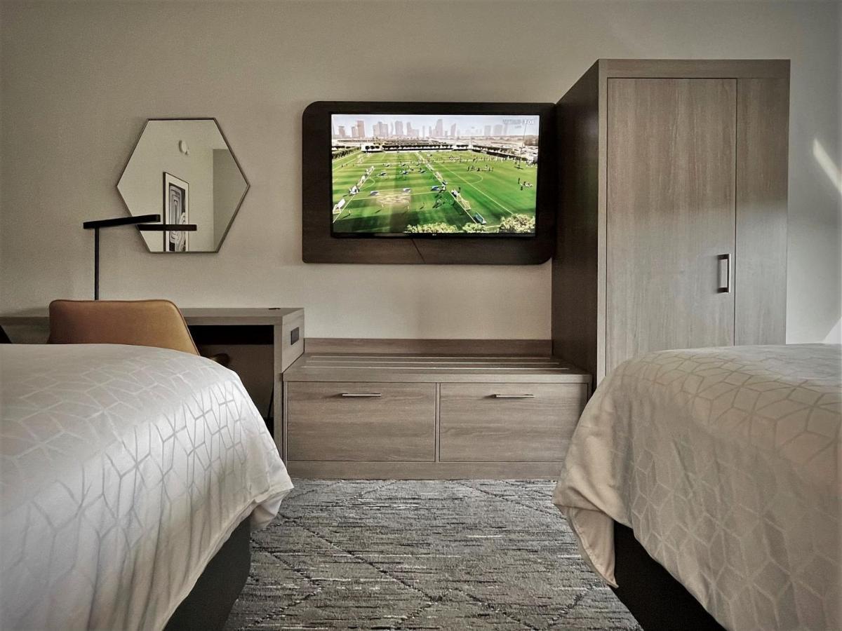 Holiday Inn Express And Suites Tampa I-75 At Bruce B. Downs By Ihg מראה חיצוני תמונה