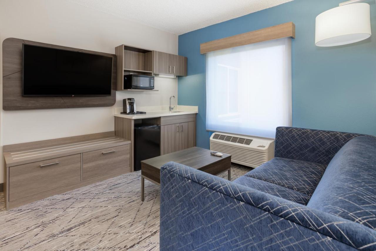 Holiday Inn Express And Suites Tampa I-75 At Bruce B. Downs By Ihg מראה חיצוני תמונה