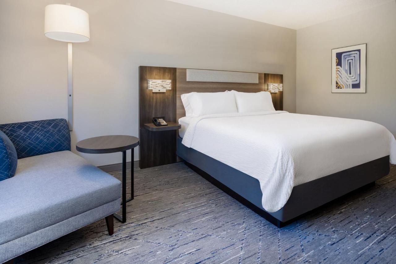 Holiday Inn Express And Suites Tampa I-75 At Bruce B. Downs By Ihg מראה חיצוני תמונה