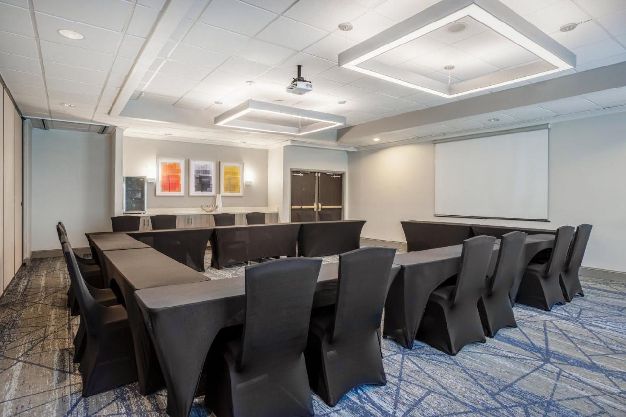 Holiday Inn Express And Suites Tampa I-75 At Bruce B. Downs By Ihg מראה חיצוני תמונה