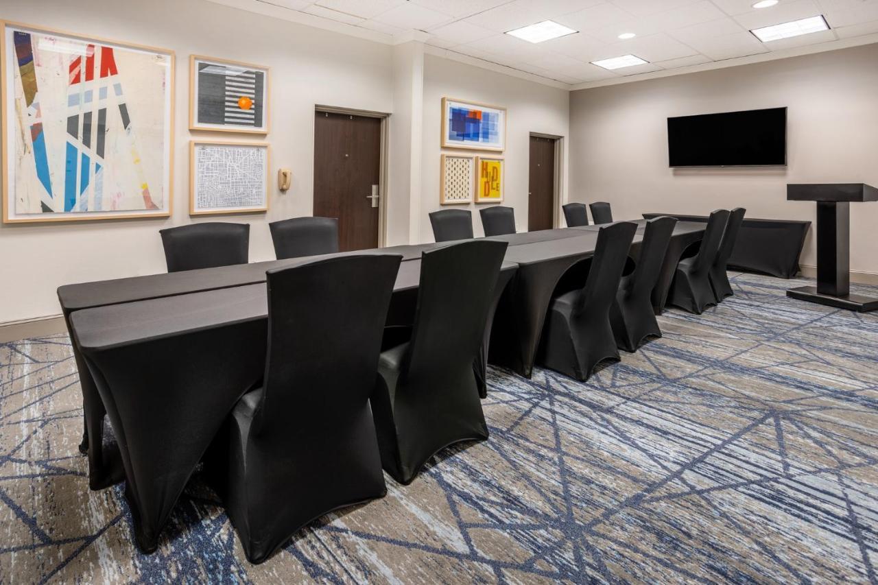 Holiday Inn Express And Suites Tampa I-75 At Bruce B. Downs By Ihg מראה חיצוני תמונה