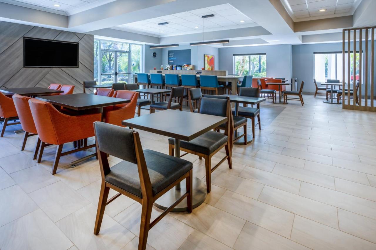Holiday Inn Express And Suites Tampa I-75 At Bruce B. Downs By Ihg מראה חיצוני תמונה