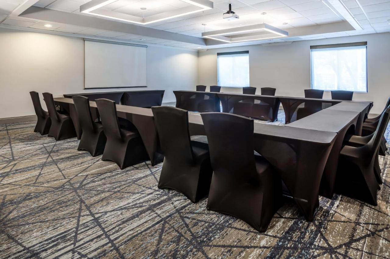 Holiday Inn Express And Suites Tampa I-75 At Bruce B. Downs By Ihg מראה חיצוני תמונה