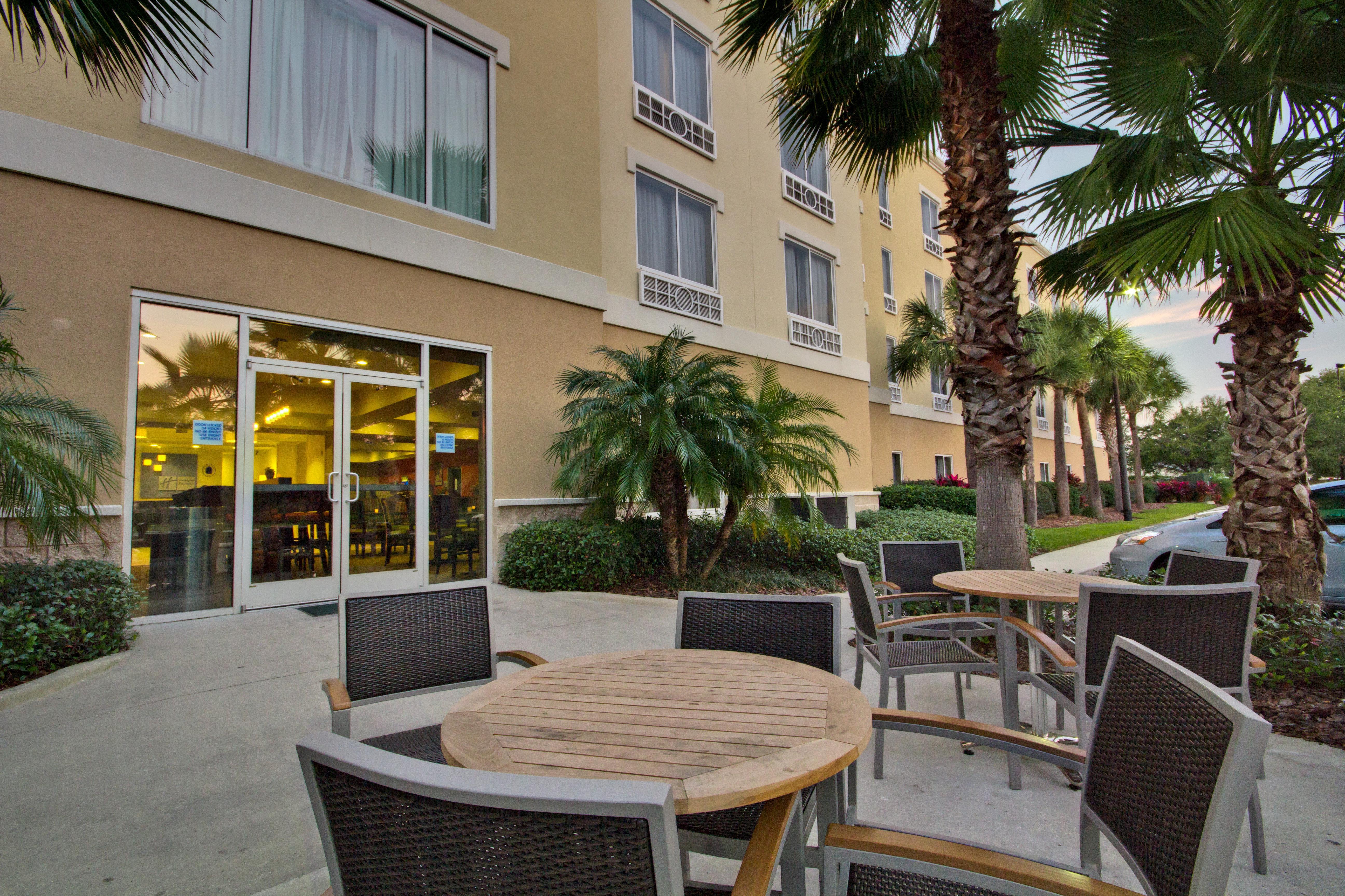 Holiday Inn Express And Suites Tampa I-75 At Bruce B. Downs By Ihg מראה חיצוני תמונה