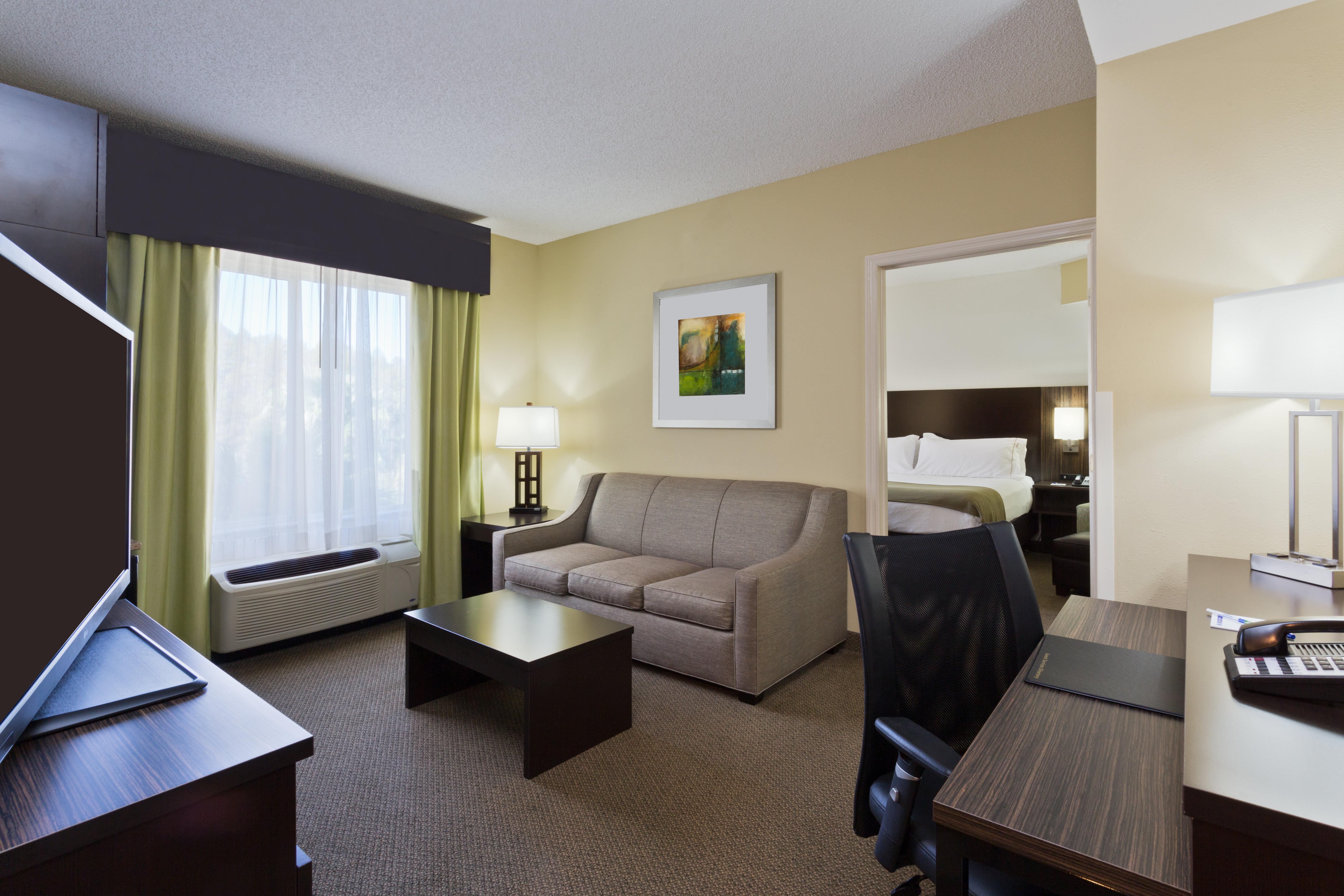 Holiday Inn Express And Suites Tampa I-75 At Bruce B. Downs By Ihg מראה חיצוני תמונה